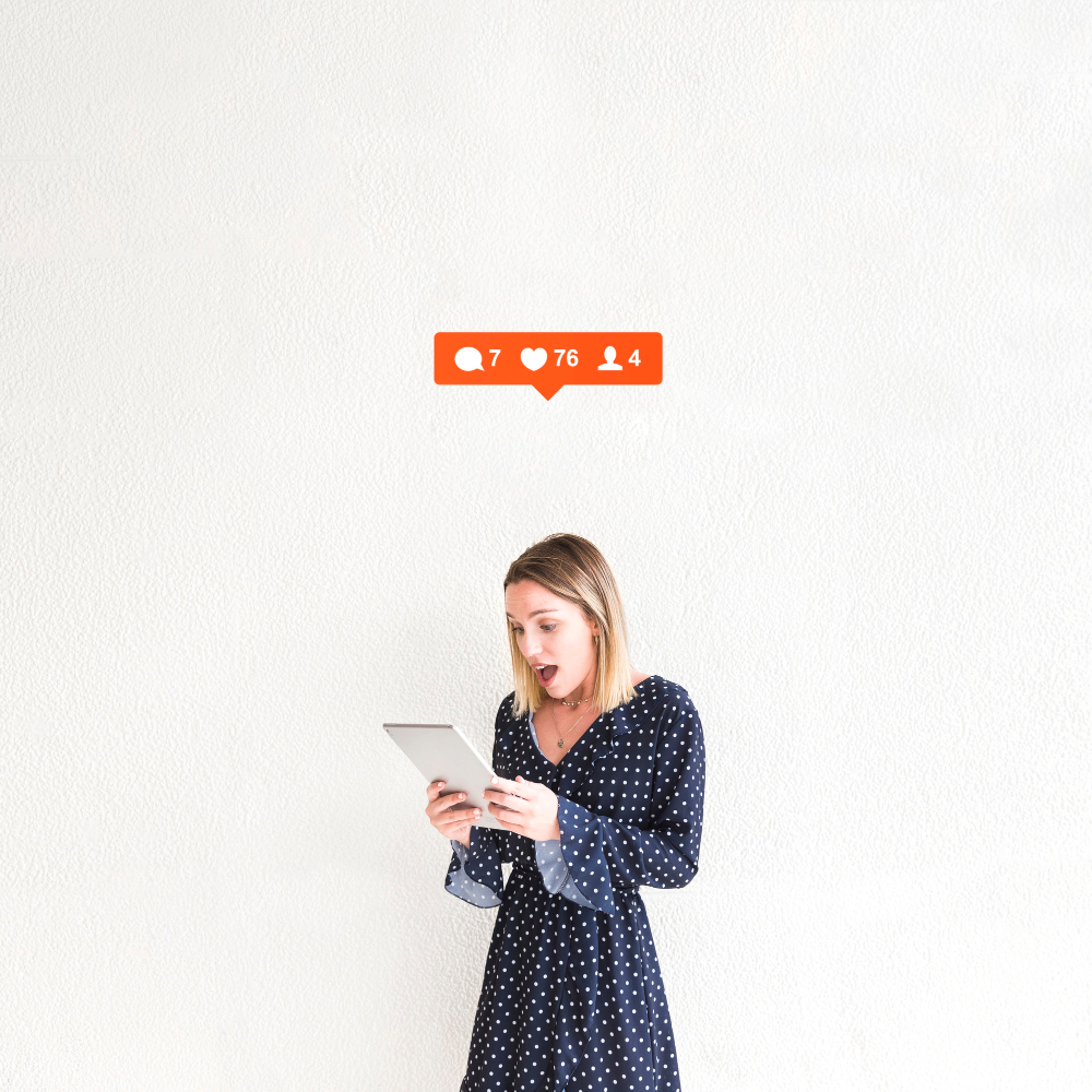 Usuario haciendo uso de RRSS